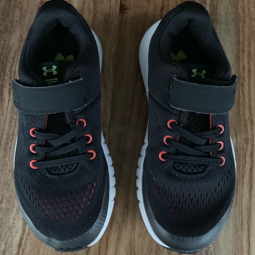 Under armour shoes boys size 11